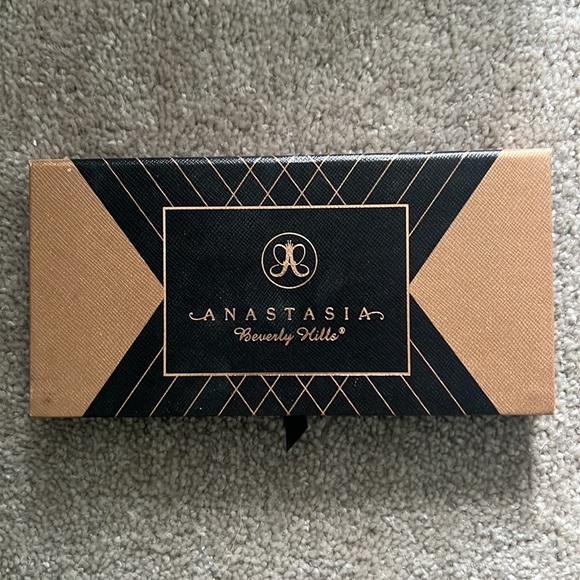 Anastasia Beverly Hills World Traveller Limited Edition Palette BNWB - Picture 3 of 5